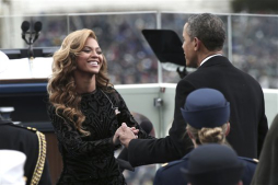 Beyonce usó playback para cantar himno de EUA