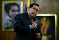 Chávez pide debate 'franco' y que oposición reconozca sus logros