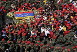 'Chávez al Panteón, junto con Simón' gritan venezolanos