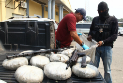 Con armas y drogas capturan a una banda liderada por una mujer