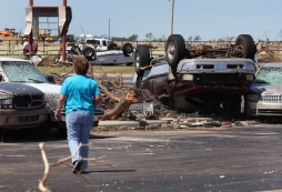 Suben a nueve los muertos por tornados en Oklahoma