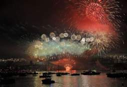 Fotos: Con fuegos artificiales celebran el Año Nuevo 2013