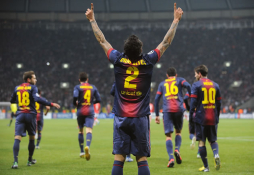 Messi mete en octavos al Barça