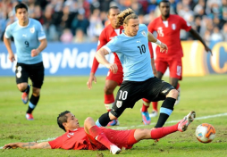 Uruguay sufrió para ganar a Perú y quedar segundo en eliminatoria