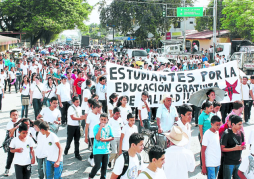 Masivas protestas causan caos vial en Tegucigalpa y San Pedro Sula