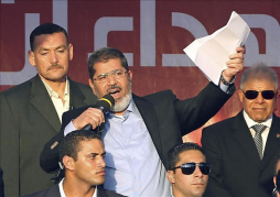 El islamista Mohamed Mursi jura oficialmente como presidente de Egipto