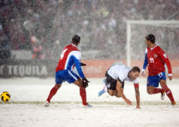 Estados Unidos se impone a Costa Rica bajo la nieve