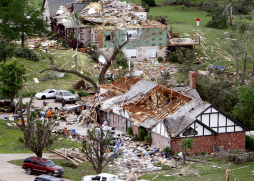 Tornados e inundaciones dejan tres muertos en EUA