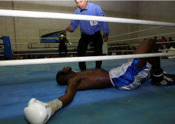 'El Escorpión' Ruiz quitó el invicto al 'Muñeco' González