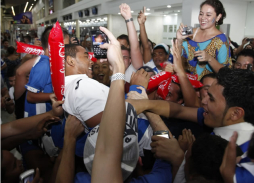 Cientos de aficionados reciben a los guerreros olímpicos de Honduras