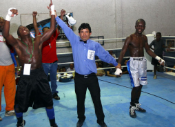 'El Escorpión' Ruiz quitó el invicto al 'Muñeco' González