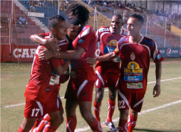 Real Sociedad golea al Victoria y casi asegura la final en Honduras