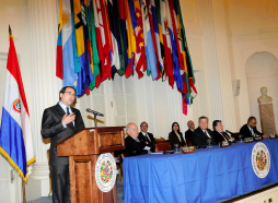 Plantón diplomático y elogios de Insulza en la visita de Franco a la OEA