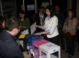 Personajes públicos salen a ejercer el voto en Honduras
