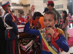 Maduro encabeza un homenaje a Chávez, una semana después de su muerte