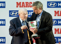 Di Stéfano: 'La prensa quiere echar a Mourinho del Real Madrid'