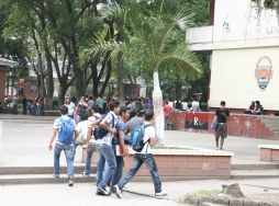 Premian excelencia académica de universitarios hondureños