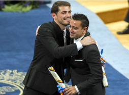 Casillas y Xavi recibieron el Premio Príncipe de Asturias