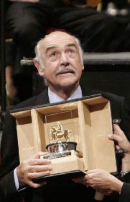 Premian al actor Sean Connery en el Festival de Cine de Roma