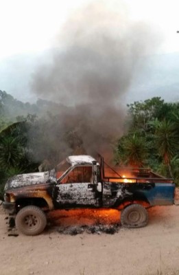 Caen dos supuestos homicidas después de que incendiaron carro