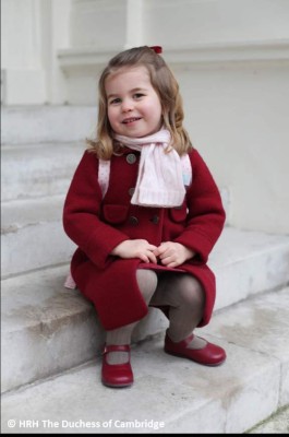 La princesa Charlotte celebra como hermana mayor su tercer cumpleaños