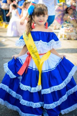 Guapos catrachitos celebran a la patria en Santa Bárbara