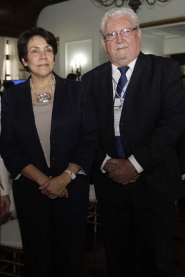 Mireya Aguero junto a Mario Duarte.