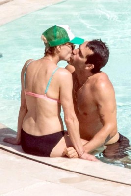 Photo © 2018 LaPresse/The Grosby Group&#x0A;&#x0A;EXCLUSIVE&#x0A;&#x0A;Actress Robin Wright and boyfriend Clement Giraudet put on a PDA show in Positano, Italy while enjoying the pool. The couple enjoy each others company as rumors of the couple already bing married.&#x0A;&#x0A;Pictured: Robin Wright, Clement Giraudet