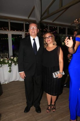 Noche de fiesta y alegría para los recién casados Erik Vega y Melissa Zablah