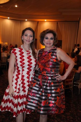 Rossina y Nancy Handal.