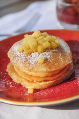 Fresh Pancake with icing sugar and mango on top