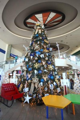 El City Mall estará abierto de 9:00 am - 9:00 pm en horario navideño. El 23 de diciembre en horario especial hasta las 12:00 pm. fotos: Gilberto Sierra y Joseph Amaya.