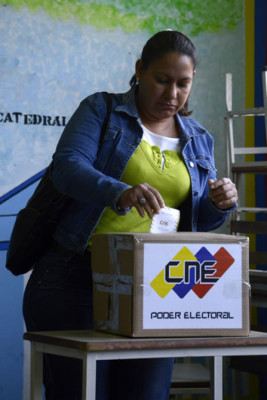 Maduro pide aceptar los resultados 'en paz' para evitar 'loqueras' en proceso electoral