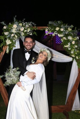 Noche de fiesta y alegría para los recién casados Erik Vega y Melissa Zablah