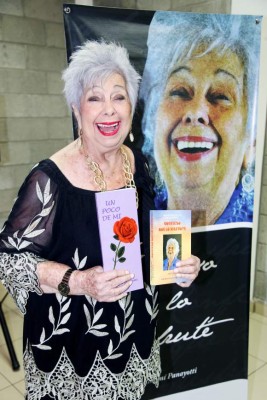 Mimí Panayotti en la presentación de sus libros.