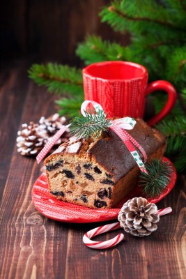 Christmas fruitcake with raisins, selective focus