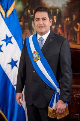 Mandatario hondureño comparte en perfil de Twitter su foto oficial