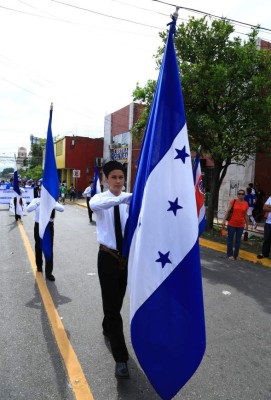 Colegios de Honduras continúan hoy desfiles de fiestas patrias