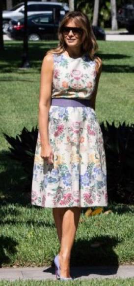 Melania Trump se vistió para la ocasión con un vestido floral con un cinturón morado y tacones de aguja a juego.<br/>