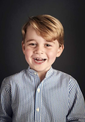 An image taken in June 2017, and released by Kensington Palace on July 21, 2017, shows Britain's Prince George posing for an official portrait for his fourth birthday, in Kensington Place in London.Prince George, the eldest child of Britain's Prince William, Duke of Cambridge and Britain's Catherine, Duchess of Cambridge, will be four on July 22. / AFP PHOTO / KENSINGTON PALACE / Chris Jackson / RESTRICTED TO EDITORIAL USE - MANDATORY CREDIT 'AFP PHOTO / CHRIS JACKSON/Getty Images' - NO MARKETING NO ADVERTISING CAMPAIGNS - DISTRIBUTED AS A SERVICE TO CLIENTS == NO ARCHIVE