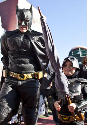 Niño con cáncer cumple su sueño de ser Batman por un día