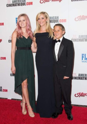 Actress Reese Witherspoon, Ava Phillippe (L) and Deacon Phillippe (R) attend the American Cinematheque's 2015 Awards Show, in Los Angeles, California, on October 30, 2015. AFP PHOTO/ VALERIE MACON