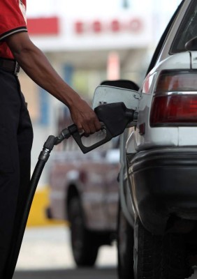 0.57 centavos baja el precio de la gasolina superior en Honduras