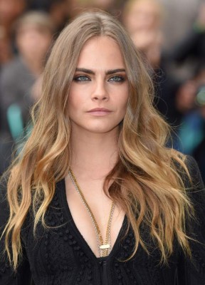 LONDON, ENGLAND - SEPTEMBER 21: Cara Delevingne attends the Burberry Prorsum show during London Fashion Week Spring/Summer 2016/17 at Kensington Gardens on September 21, 2015 in London, England. (Photo by Karwai Tang/WireImage)