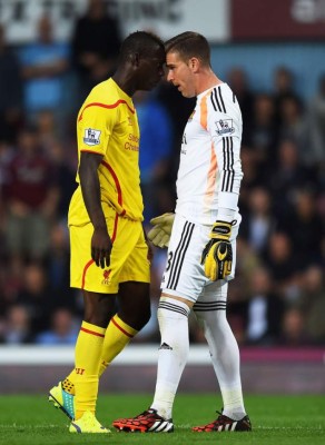 Video: Balotelli casi se va a los puños con portero del West Ham