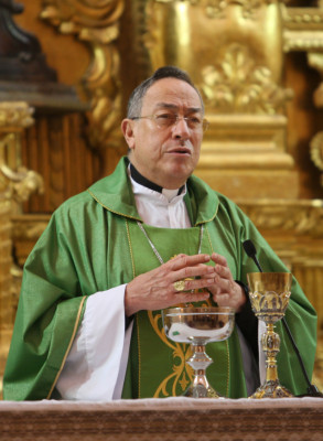Cardenal celebra 35 años de ordenación episcopal