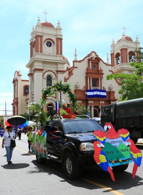 Colegios de Honduras continúan hoy desfiles de fiestas patrias