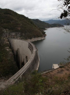 En septiembre repararán las fisuras de la represa El Cajón