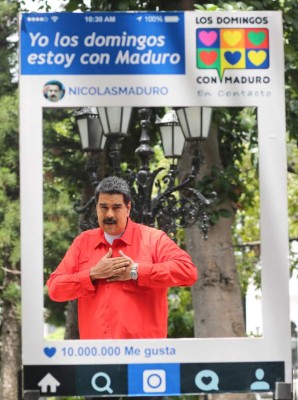 CAR001. CARACAS (VENEZUELA), 23/07/2017. Fotografía cedida por prensa del Palacio de Miraflores donde se ve al presidente de venezuela Nicolás Maduro tomar parte en un acto de gobierno hoy, domingo 23 de julio de 2017, en Caracas (Venezuela). Maduro dijo hoy que los 33 magistrados nombrados el viernes como tales por el Parlamento para sustituir a los jueces del Tribunal Supremo que considera 'ilegítimos' irán presos 'uno por uno' y se les congelarán sus bienes y sus cuentas bancarias. EFE/Palacio de Miraflores/SOLO USO EDITORIAL/NO VENTAS