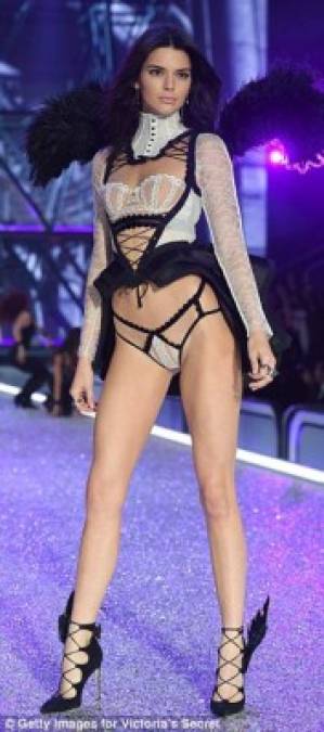 Kendall Jenner en su segundo desfile de Victoria's Secret.